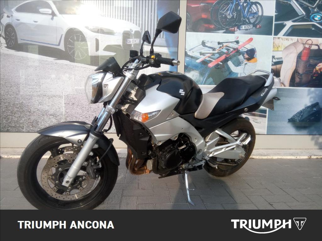 SUZUKI GSR 600 