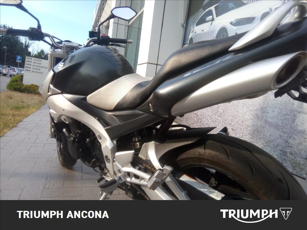 SUZUKI GSR 600 