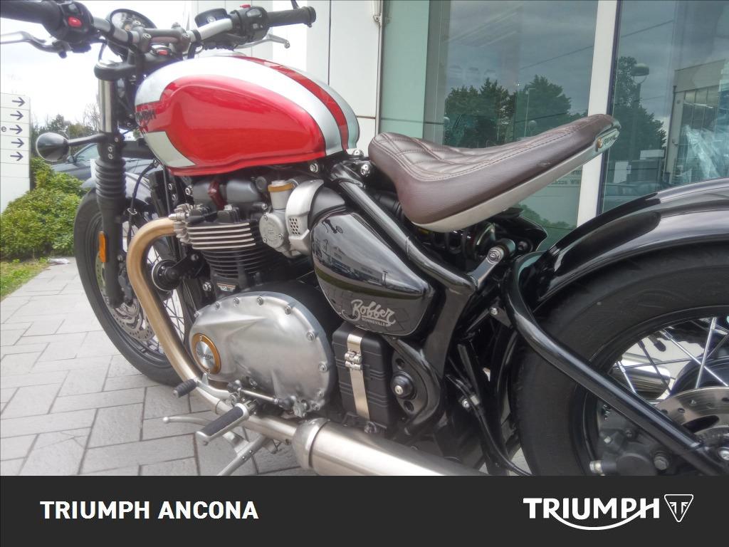 TRIUMPH Bonneville 1200 Bobber E4