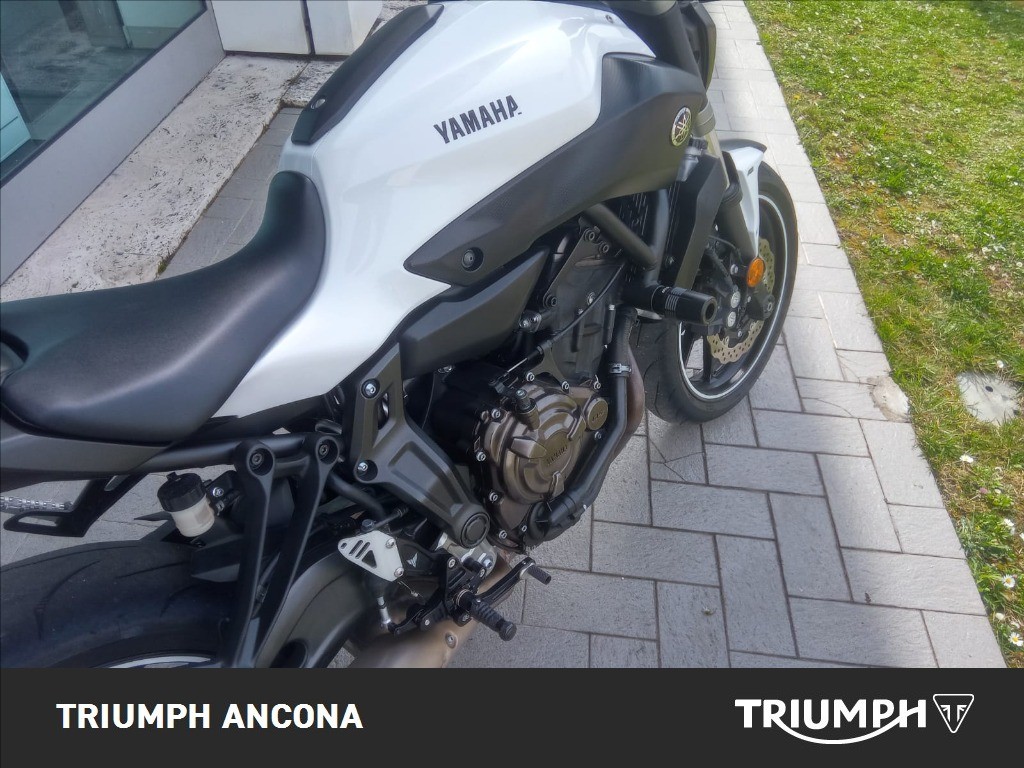 YAMAHA MT-07 690 Abs