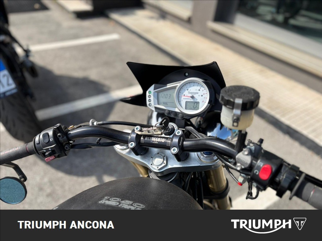TRIUMPH Speed Triple 1050 
