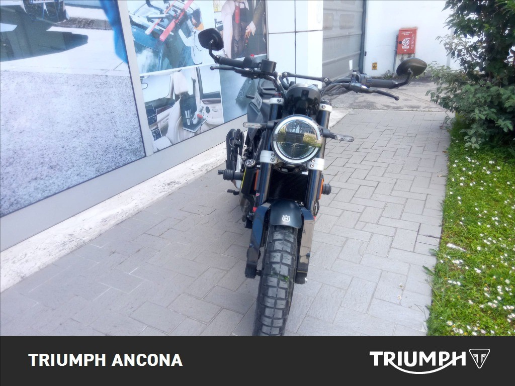 HUSQVARNA Svartpilen 401 4T