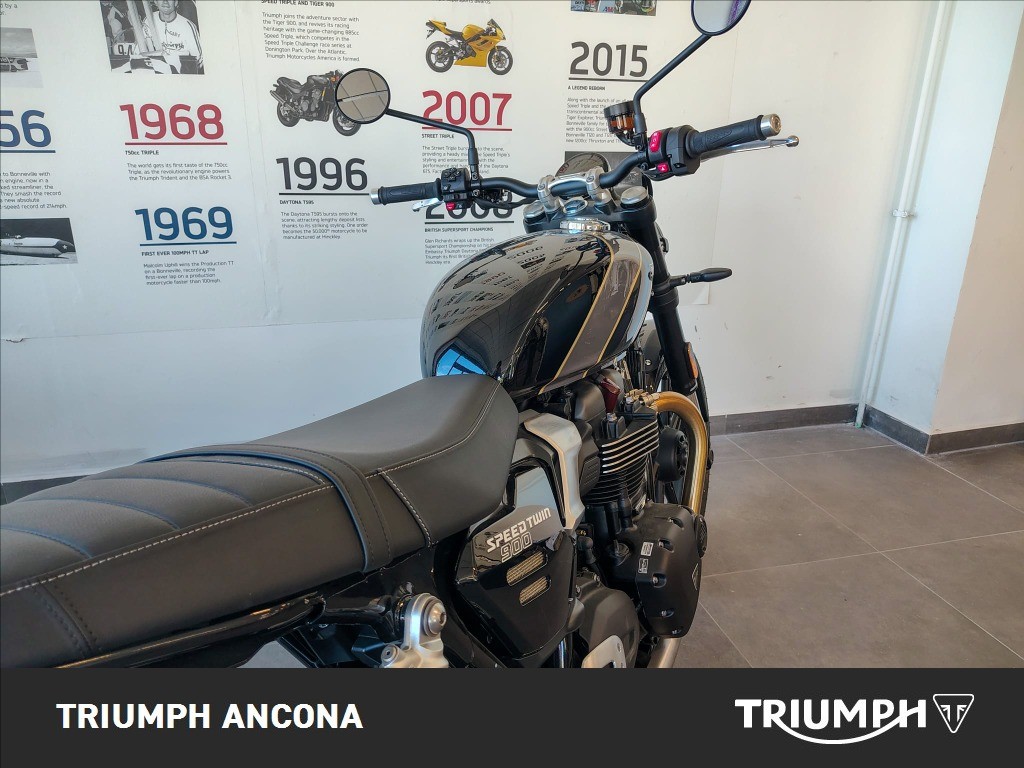 TRIUMPH Speed Twin 900 Phantom Black/Aurum Gold Abs