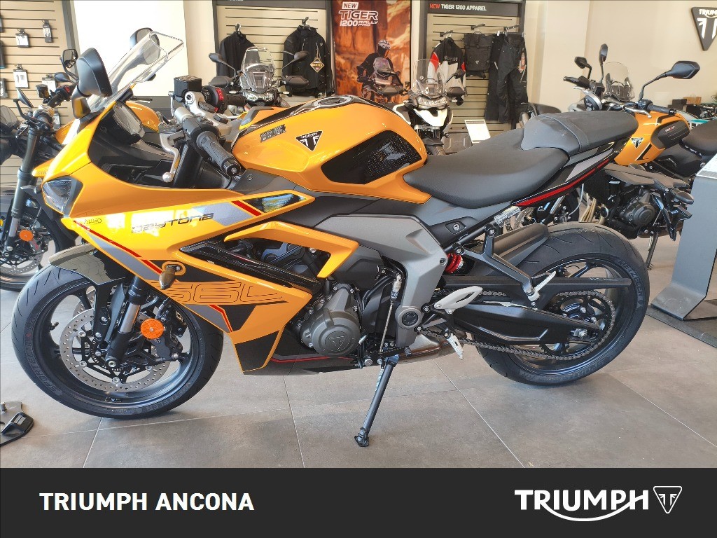 TRIUMPH Daytona 660 Cosmic Yellow / Sapphire Black dep.A2 Abs