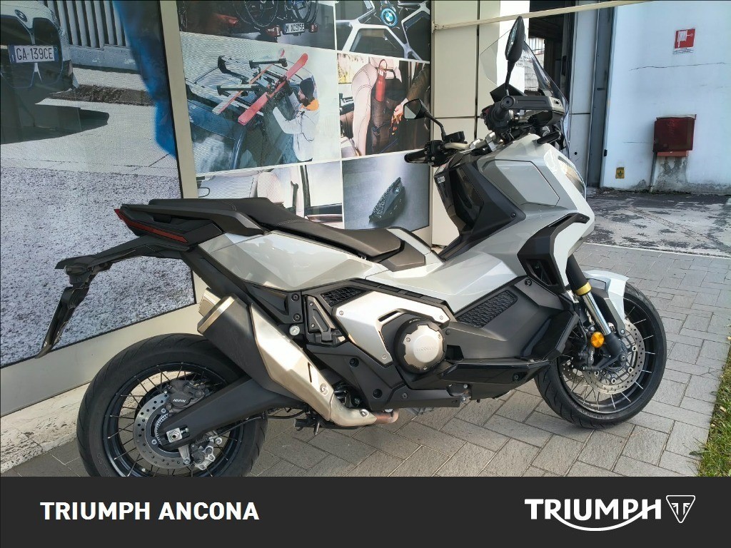 HONDA X-ADV 750 DCT Abs